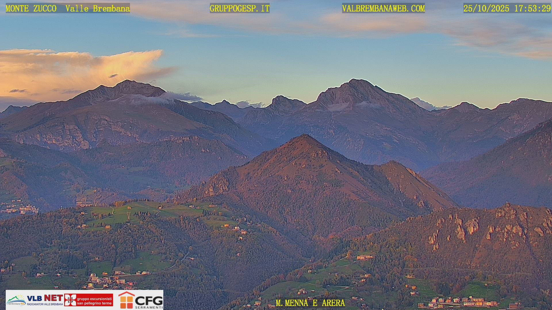 Webcam Monte Zucco – Monte Menna, Pizzo Arera, e in primo piano Monte Gioco e pascoli di Spettino