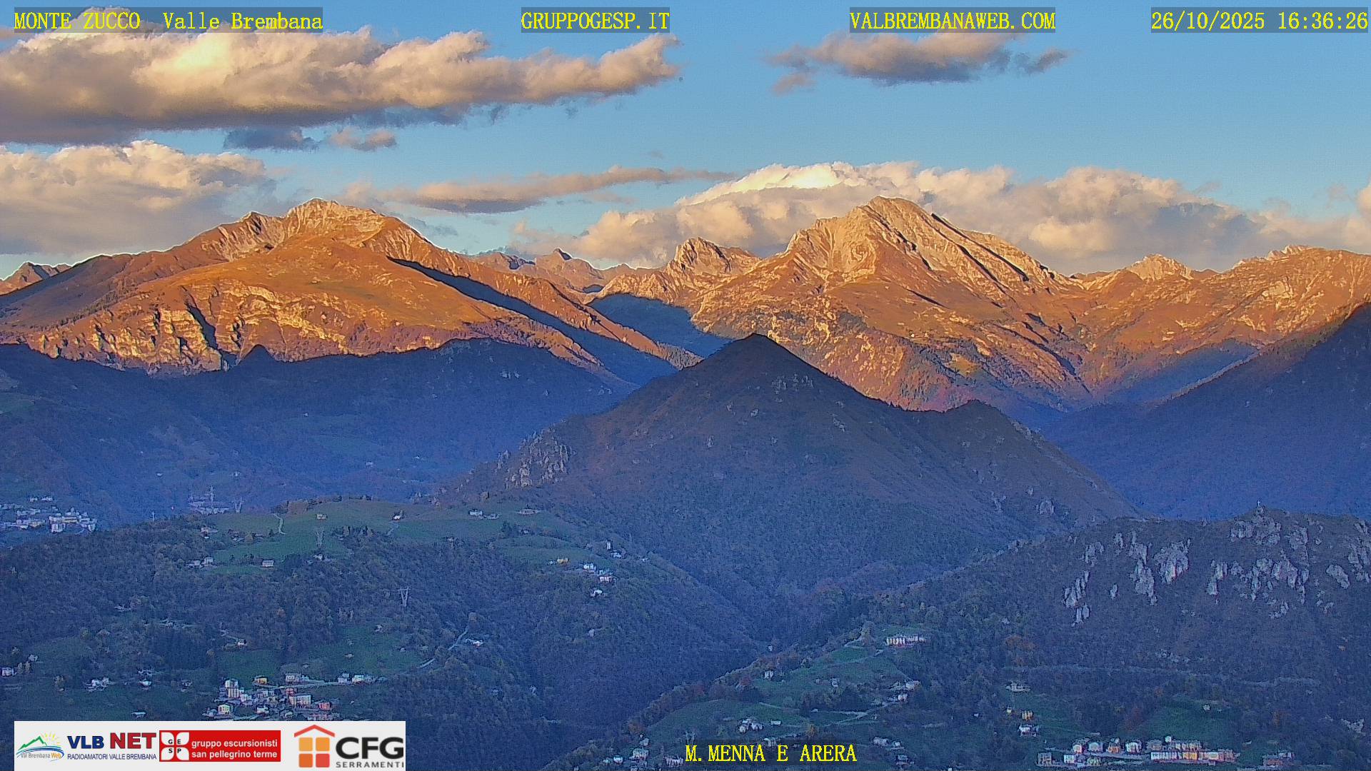 Webcam Monte Zucco – Monte Menna, Pizzo Arera, e in primo piano Monte Gioco e pascoli di Spettino