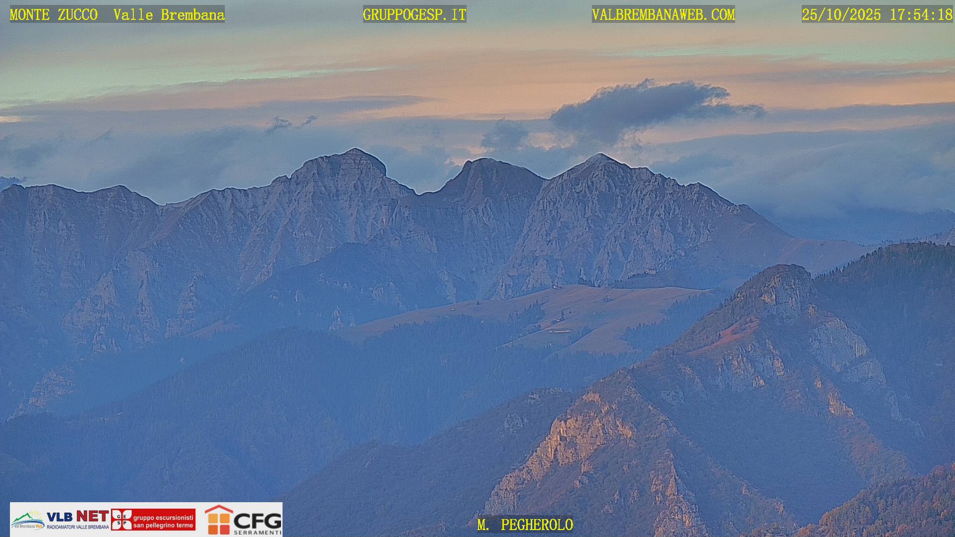 Webcam Monte Zucco – Vetta Monte Disgrazia, Monte Pegherolo, Monte Secco, Monte Cadelle, e in primo piano Torcola Soliva