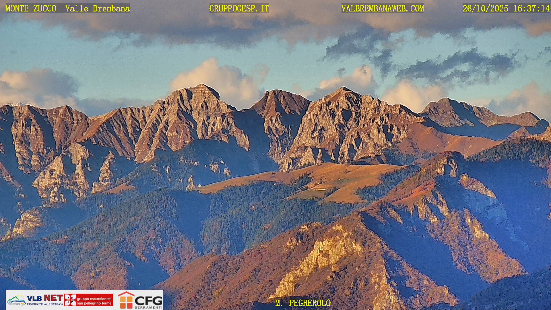 Webcam Monte Zucco – Vetta Monte Disgrazia, Monte Pegherolo, Monte Secco, Monte Cadelle, e in primo piano Torcola Soliva